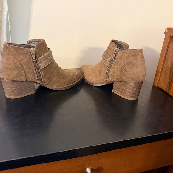Taupe Ankle Boots Women’s size 6 - Picture 2 of 4